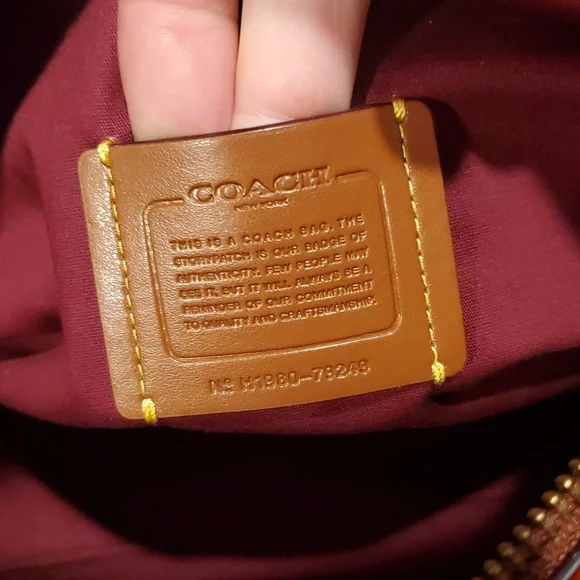 Like NEW Coach Hadley Hobo Bag In Signature Canvas - Picture 15 of 15